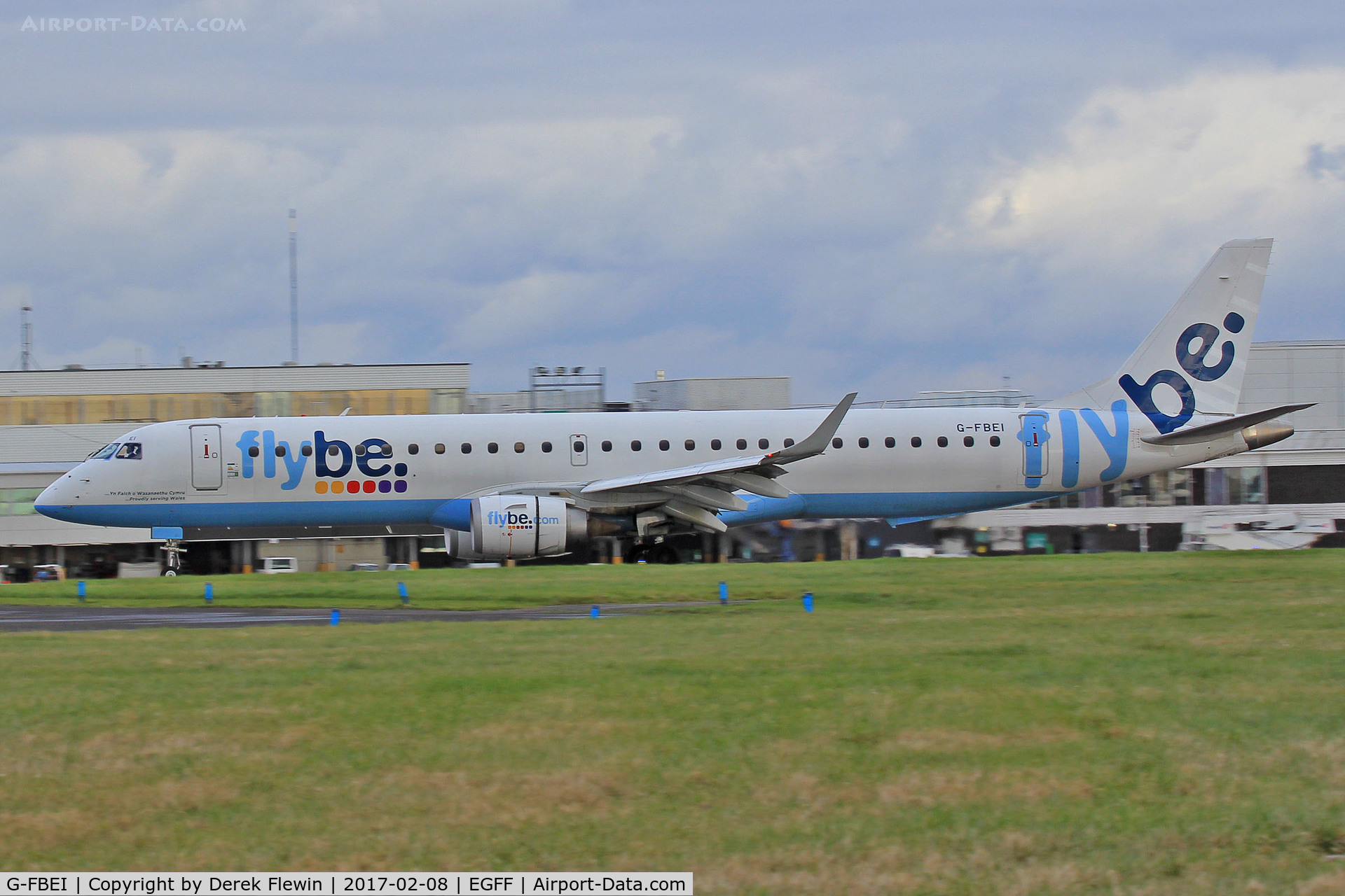G-FBEI, 2007 Embraer 195LR (ERJ-190-200LR) C/N 19000143, Embraer, Flybe, call sign Jersey 4UE, previously PT-SYV, seen landing on runway 30 out of Paris CDG.