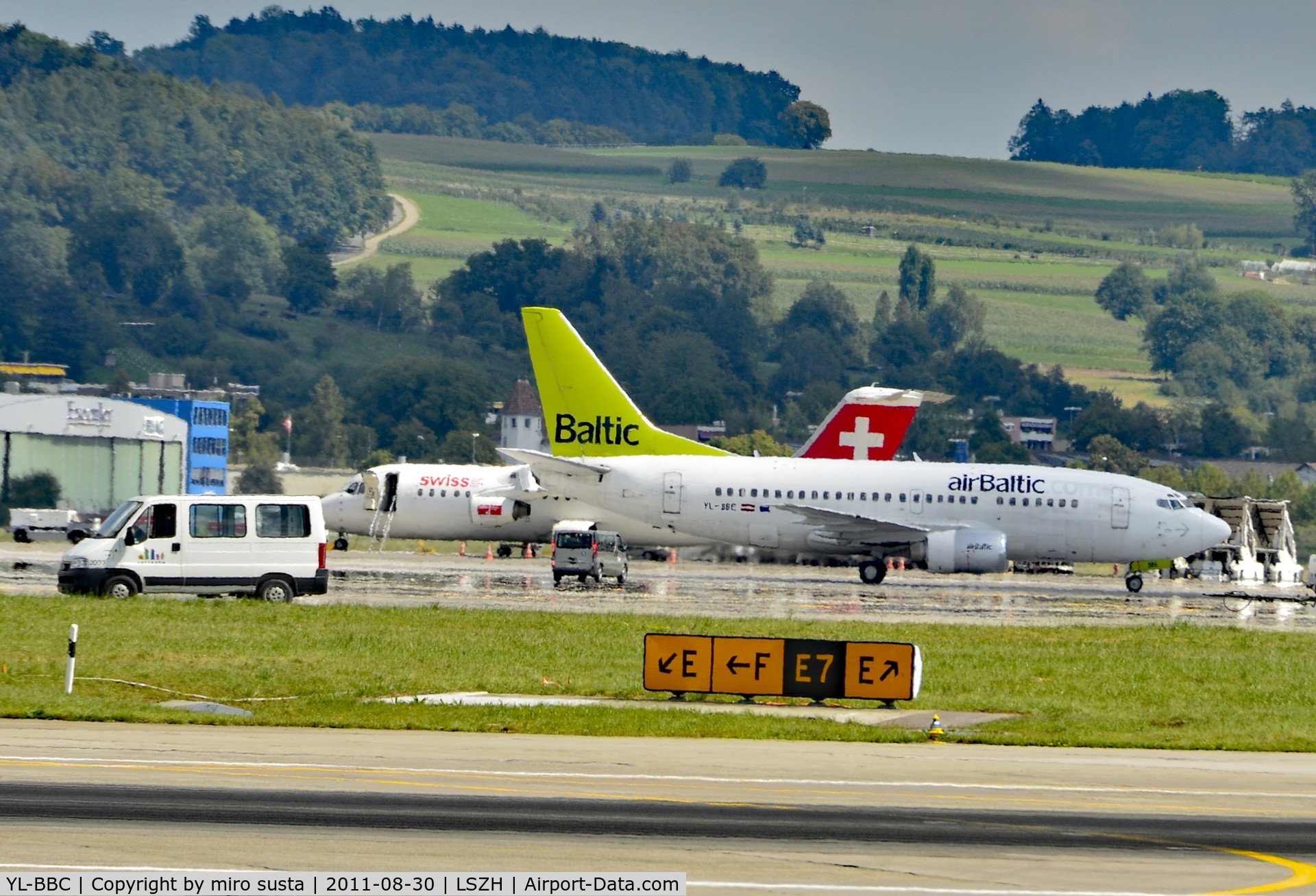 YL-BBC, 1990 Airbus A320-211 C/N 142, Air Baltic Airbus A320-211 Airplane, Zurich-Kloten International Airport, Switzerland