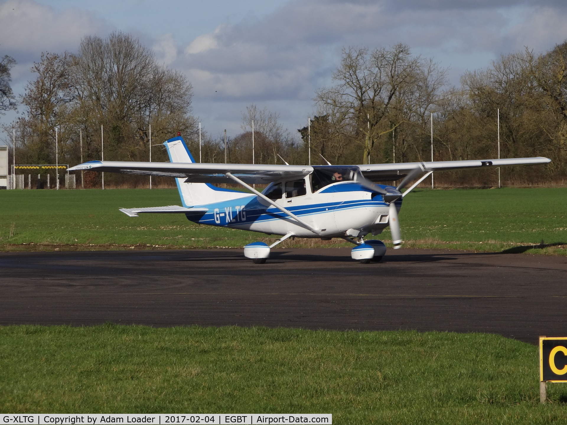 G-XLTG, 1998 Cessna 182S Skylane C/N 182-80234, G-XLTG