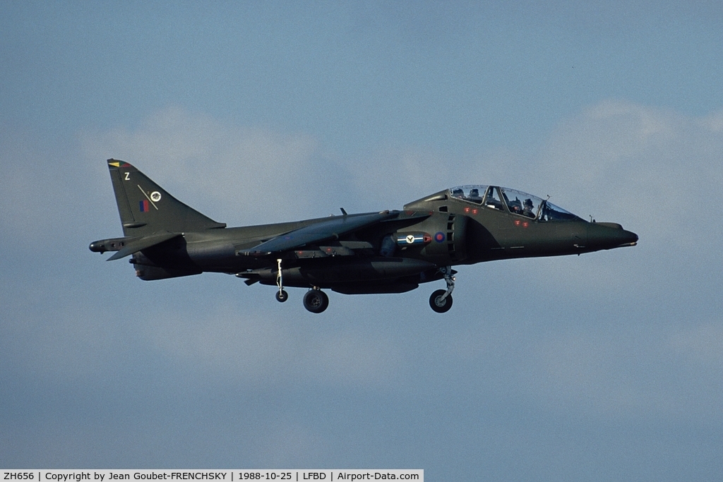 ZH656, 1994 British Aerospace Harrier T.10 C/N TX004, RAF landing runxay 05