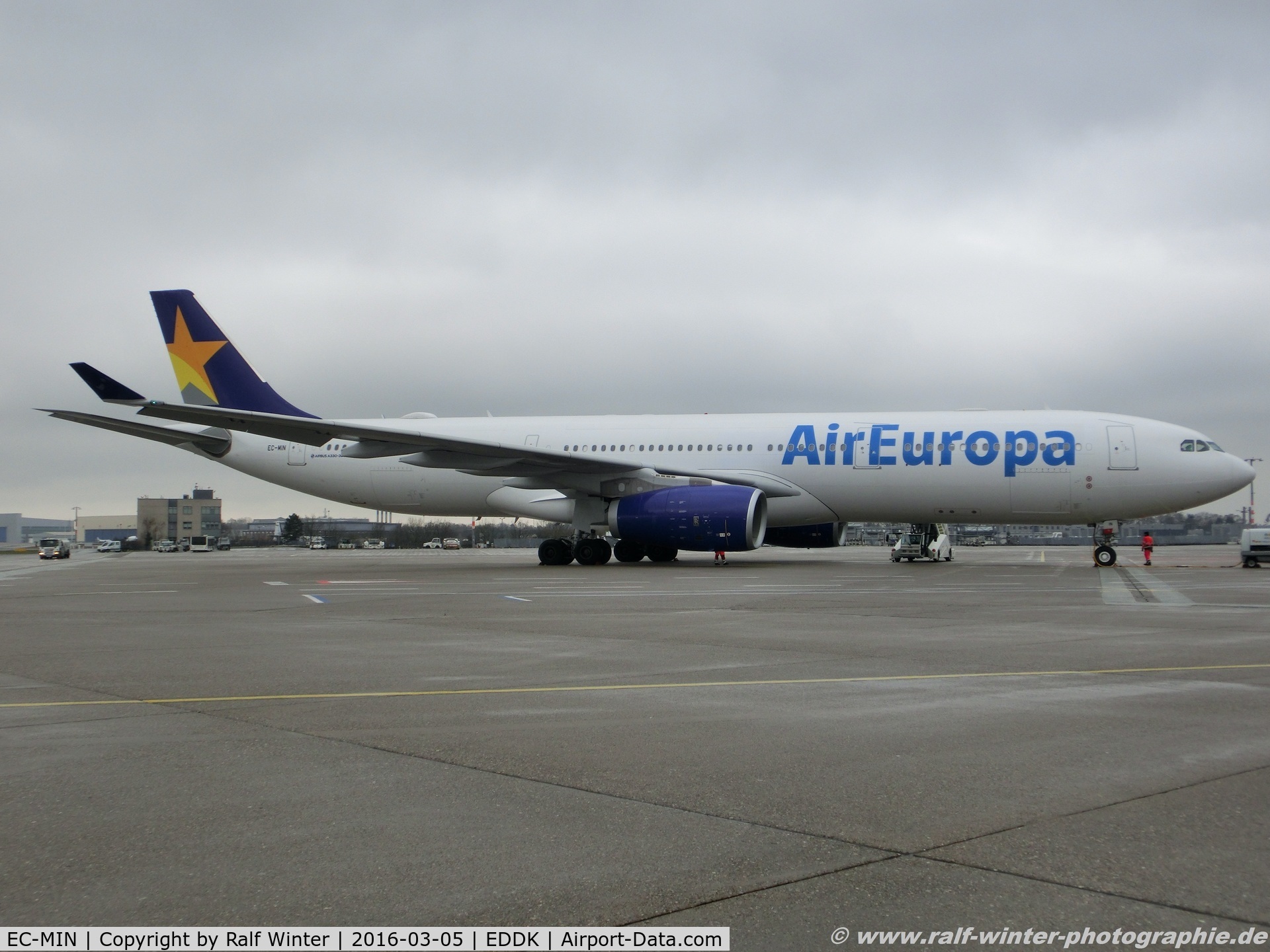 EC-MIN, 2015 Airbus A330-343 C/N 1607, Airbus A330-343 - UX AEA Air Europa - 1607 - EC-MIN - 05.03.2016 - CGN