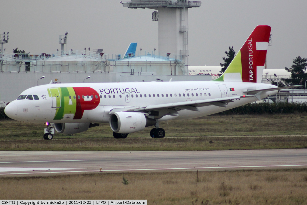 CS-TTJ, 1999 Airbus A319-111 C/N 979, Taxiing. Scrapped in september 2021.