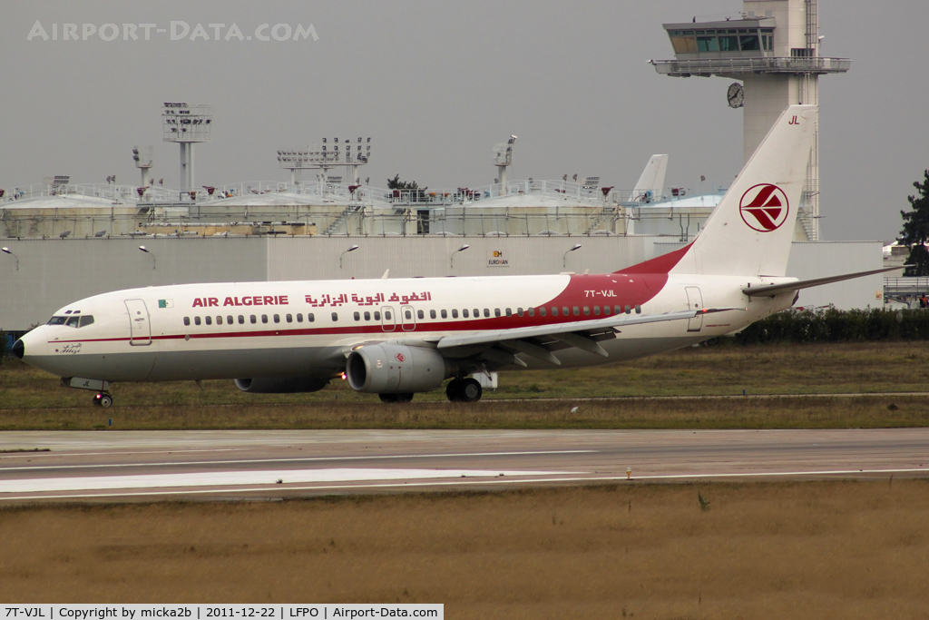 7T-VJL, 2000 Boeing 737-8D6 C/N 30204, Taxiing