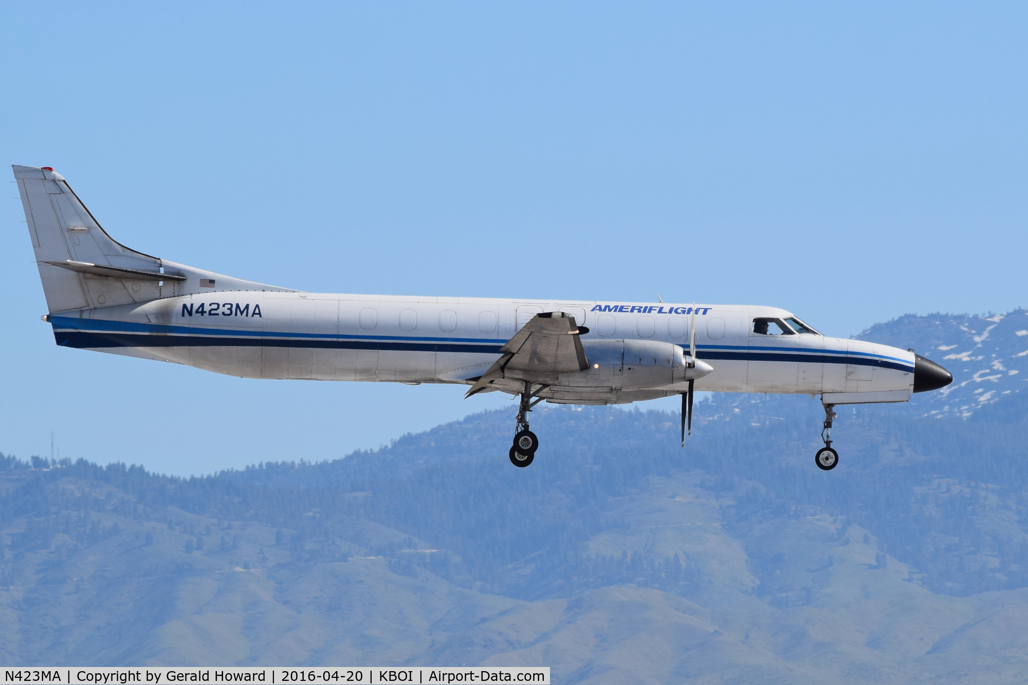 N423MA, 1986 Fairchild Swearingen SA-227AC Metro III C/N AC-636, Landing RWY 10R.