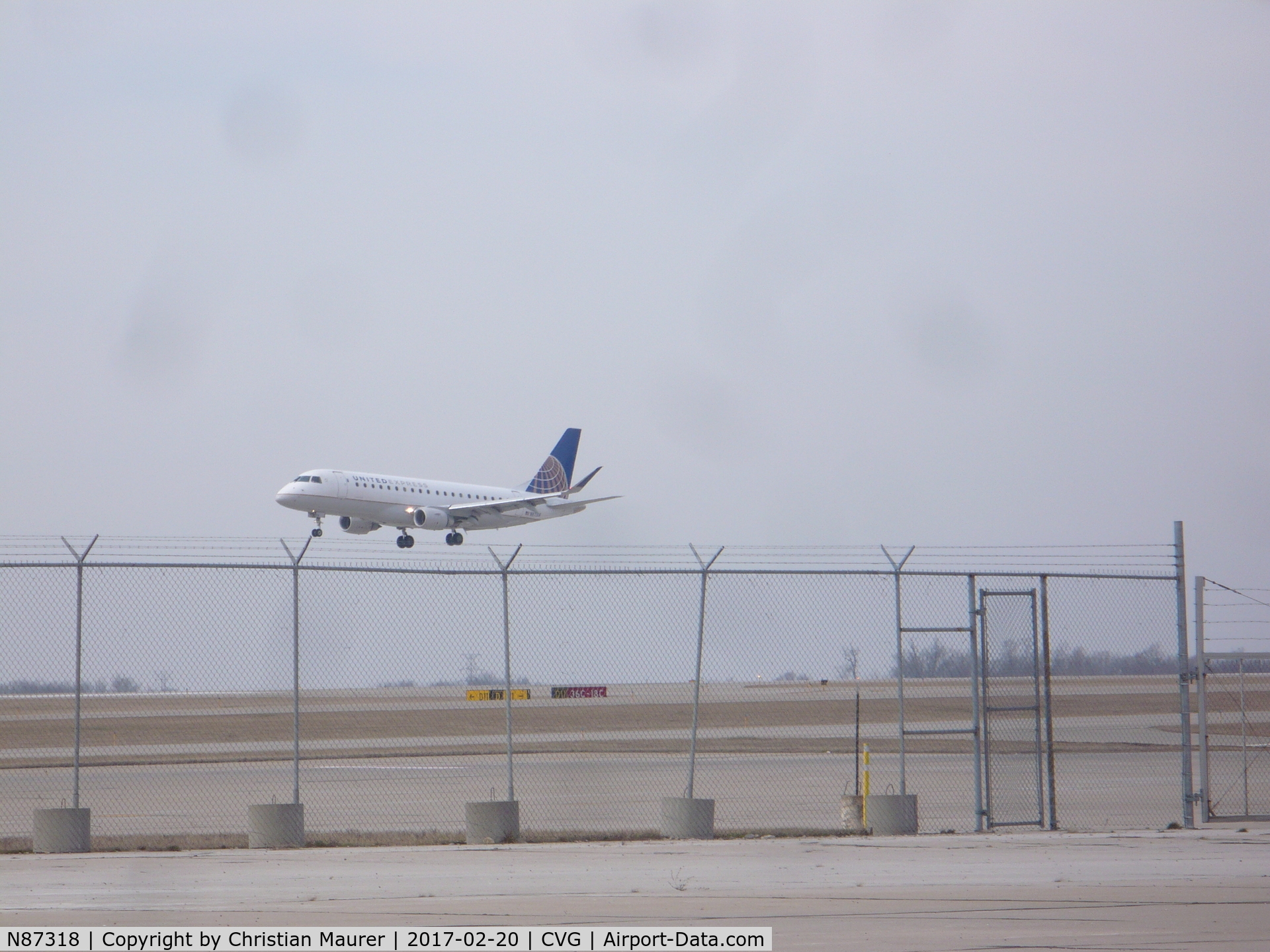 N87318, 2014 Embraer 175LR (ERJ-170-200LR) C/N 17000443, United Express ERJ175LR in from Houston (IAH)