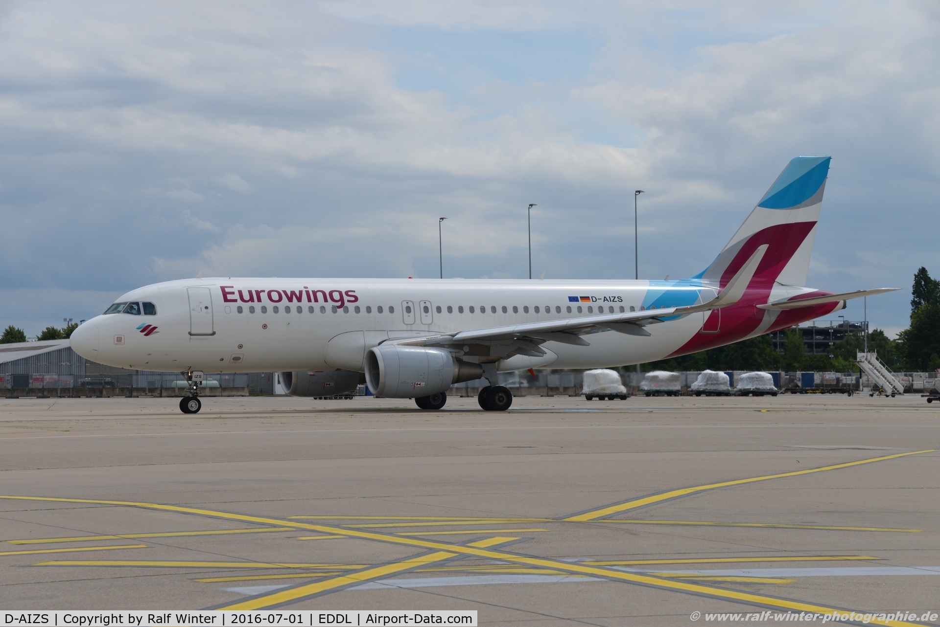 D-AIZS, 2013 Airbus A320-214 C/N 5557, Airbus A320-214(W) - EW EWG Eurowings ex Lufthansa 'Seeheim-Jungenheim' - 5557 - D-AIZS - 01.07.2016 - DUS