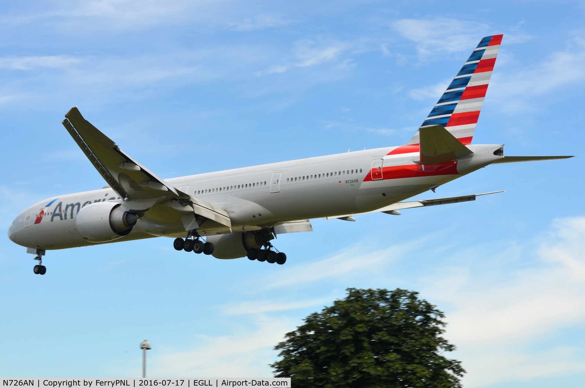 N726AN, 2013 Boeing 777-323/ER C/N 31550, American B773 landing