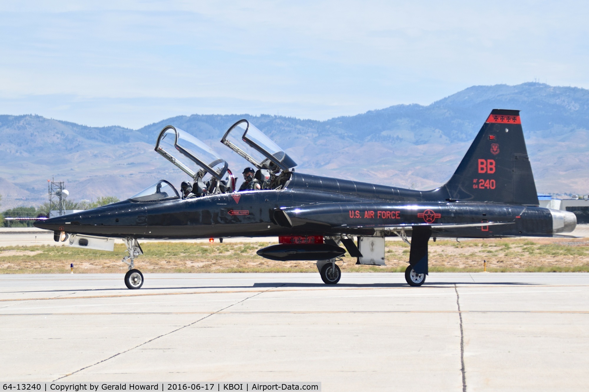 64-13240, 1964 Northrop T-38A-55-NO Talon C/N N.5669, Turning off Bravo. 9th Recon Wing, Beale AFB, CA