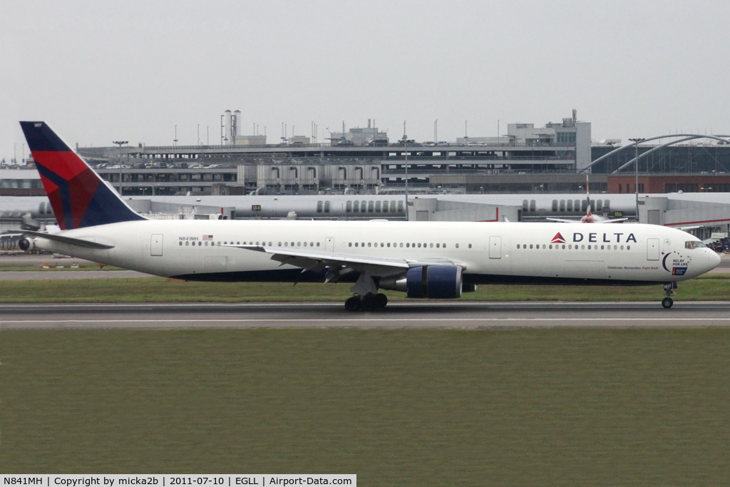 N841MH, 2001 Boeing 767-432/ER C/N 29714, Taxiing