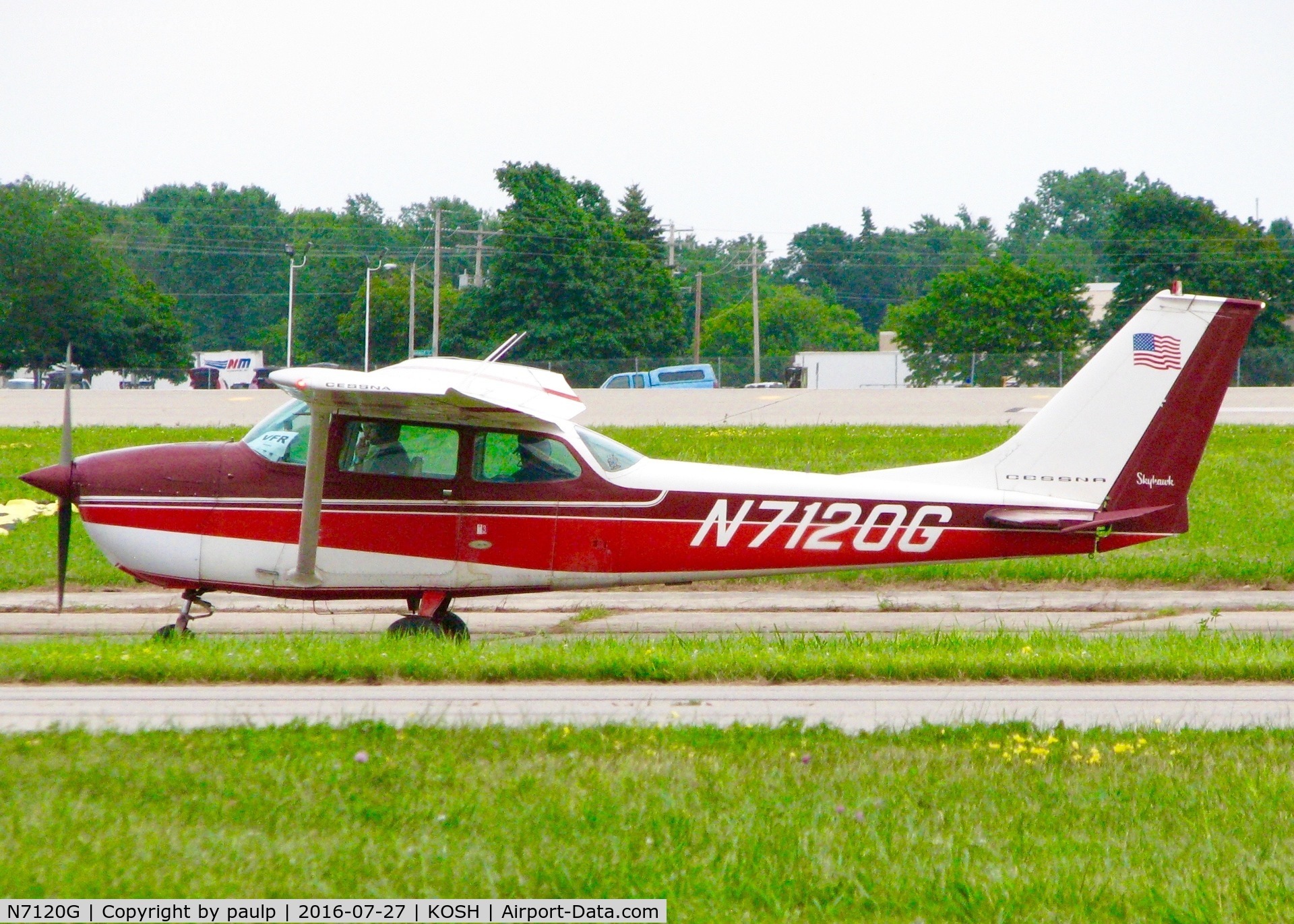 N7120G, 1969 Cessna 172K Skyhawk C/N 17258820, At Oshkosh.