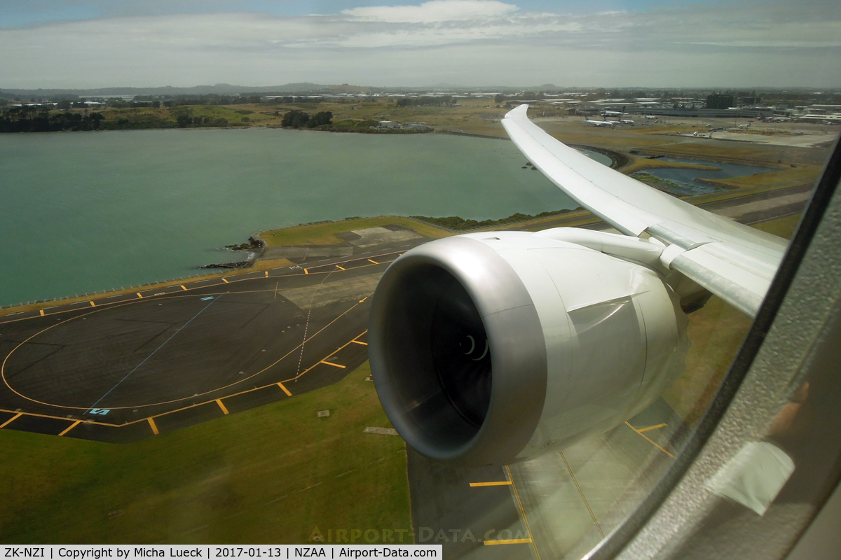 ZK-NZI, 2016 Boeing 787-9 Dreamliner Dreamliner C/N 37965, Climbing out of AKL, enroute to MEL