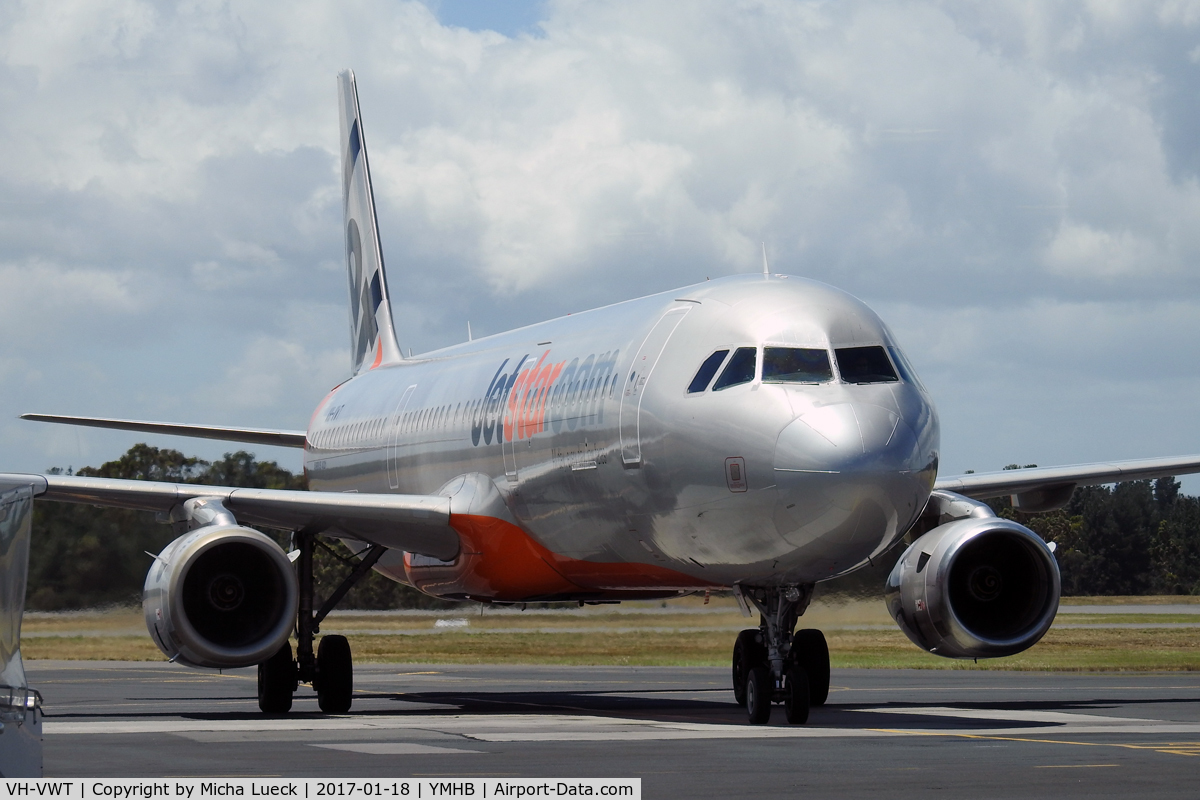 VH-VWT, Airbus A321-231 C/N 3717, At Hobart