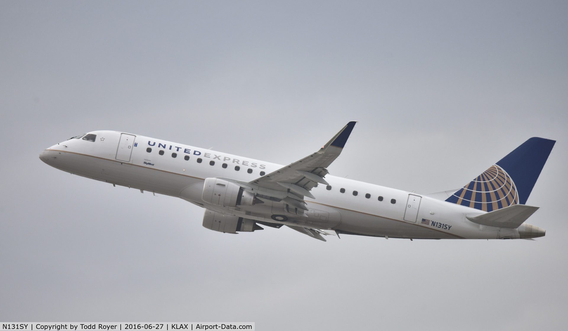 N131SY, 2015 Embraer 175LR (ERJ-170-200LR) C/N 17000450, Departing LAX