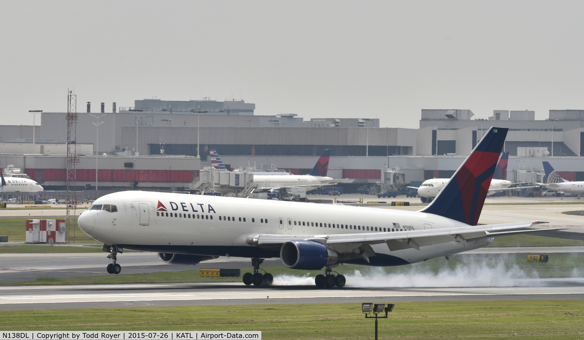 N138DL, 1991 Boeing 767-332 C/N 25409, Arriving at Atlanta
