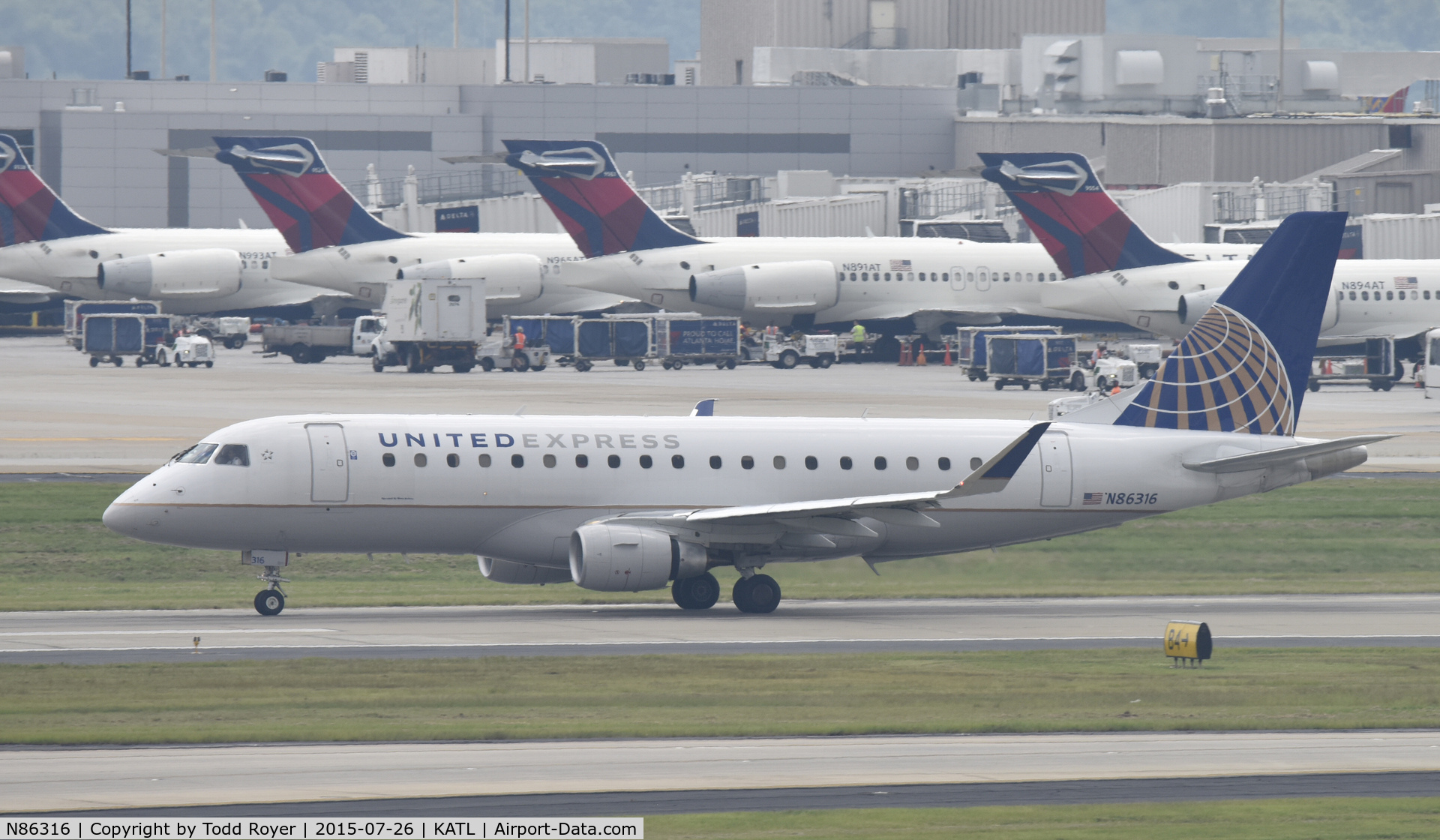 N86316, 2014 Embraer 175LR (ERJ-170-200LR) C/N 17000438, Departing Atlanta