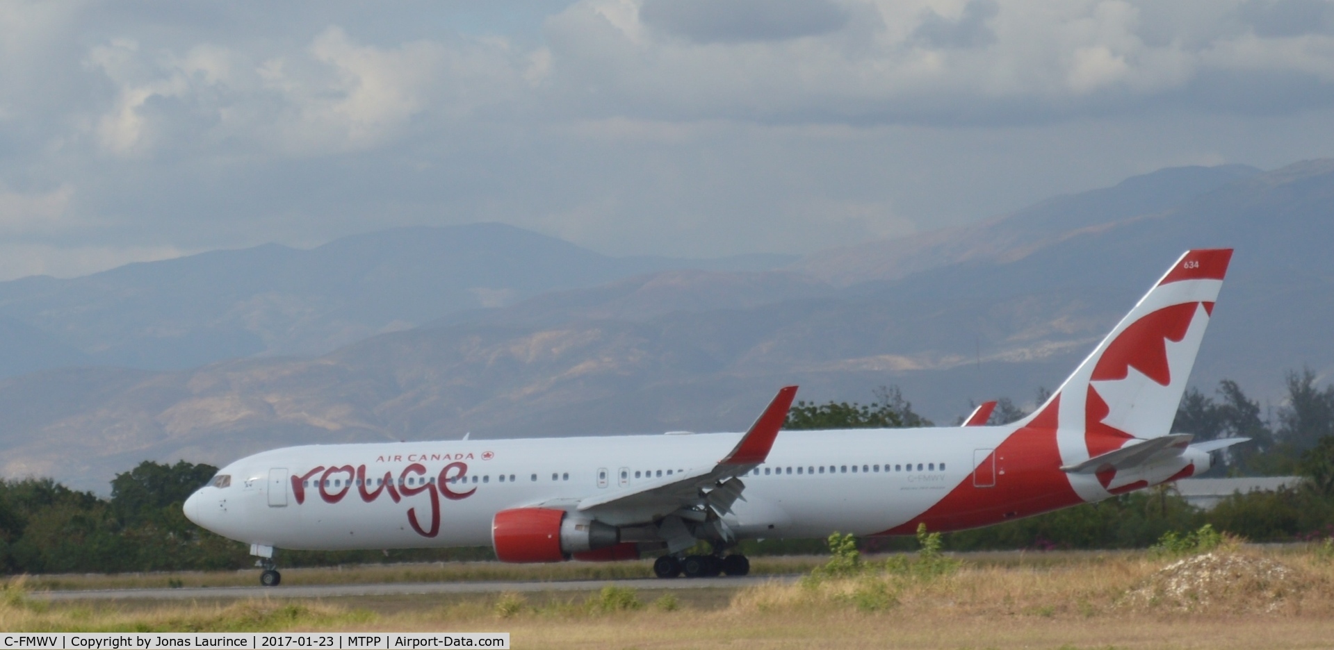 C-FMWV, 1995 Boeing 767-333/ER C/N 25586, Aircraft Air Canada Rouge landing at the PAP