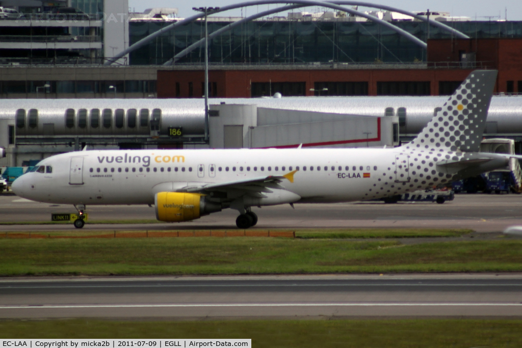 EC-LAA, 2006 Airbus A320-214 C/N 2678, Taxiing