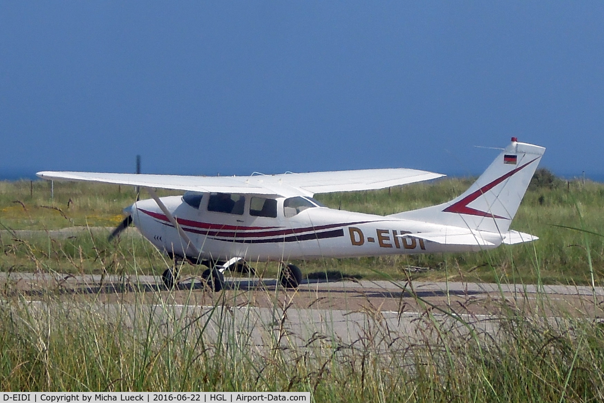 D-EIDI, Cessna 182F Skylane Skylane C/N 18254782, At Helgoland Düne