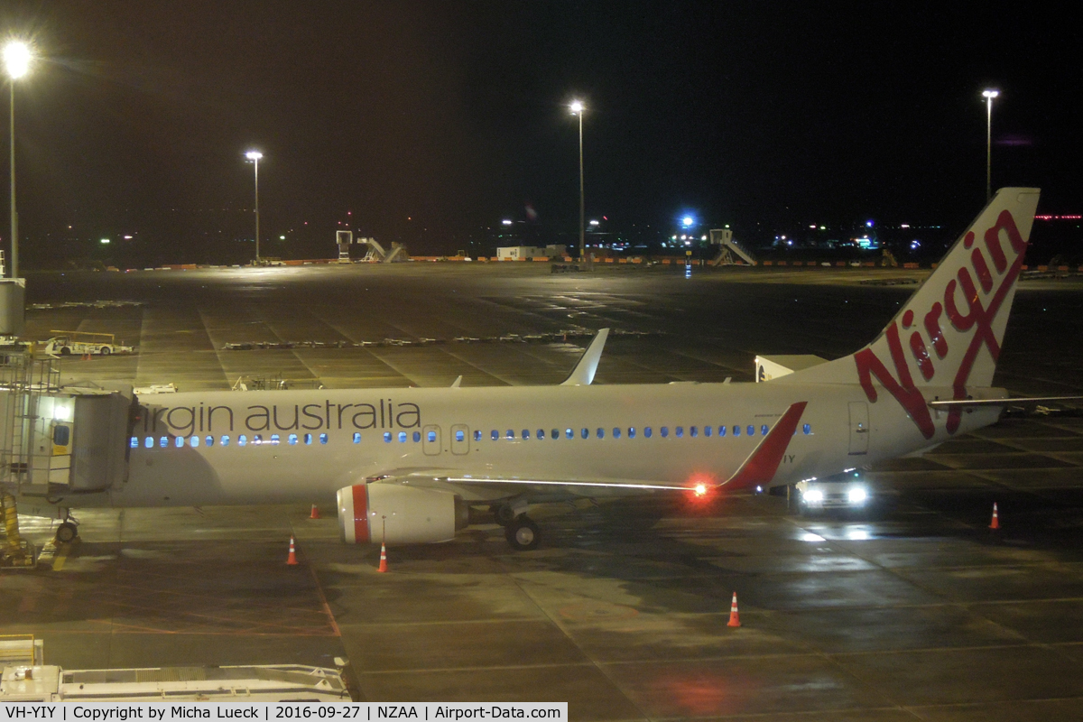 VH-YIY, 2015 Boeing 737-8FE C/N 40701, At Auckland