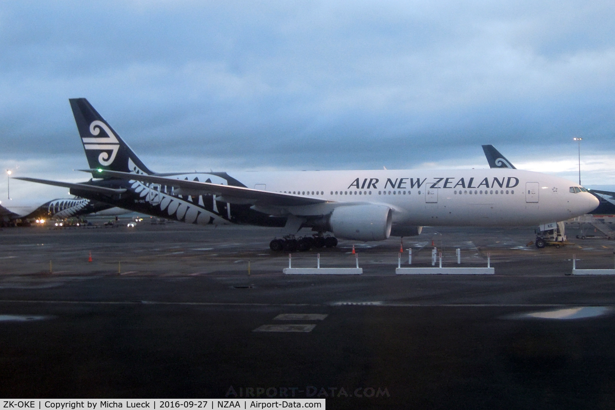 ZK-OKE, 2006 Boeing 777-219/ER C/N 32712, At Auckland