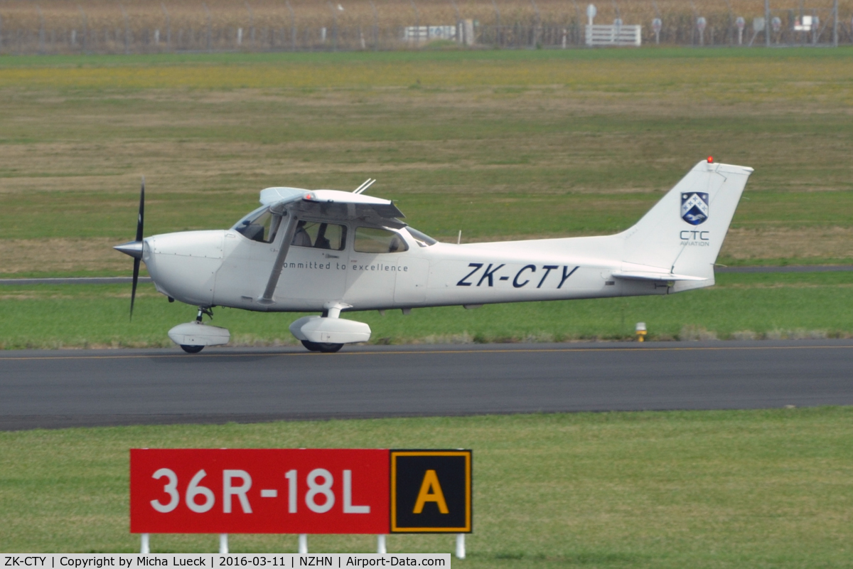 ZK-CTY, 2005 Cessna 172S C/N 172S9819, At Hamilton