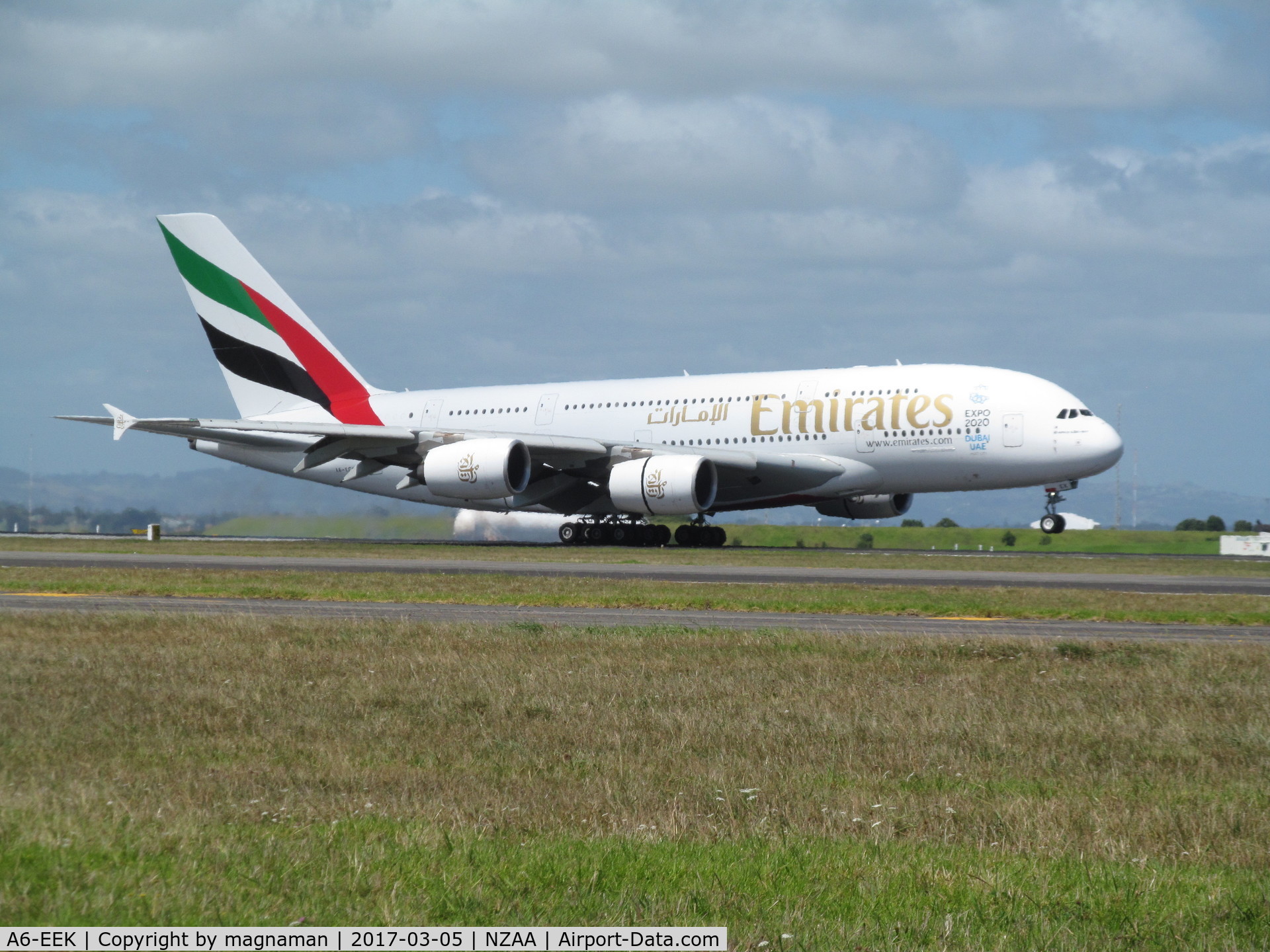 A6-EEK, 2013 Airbus A380-861 C/N 132, touchdown