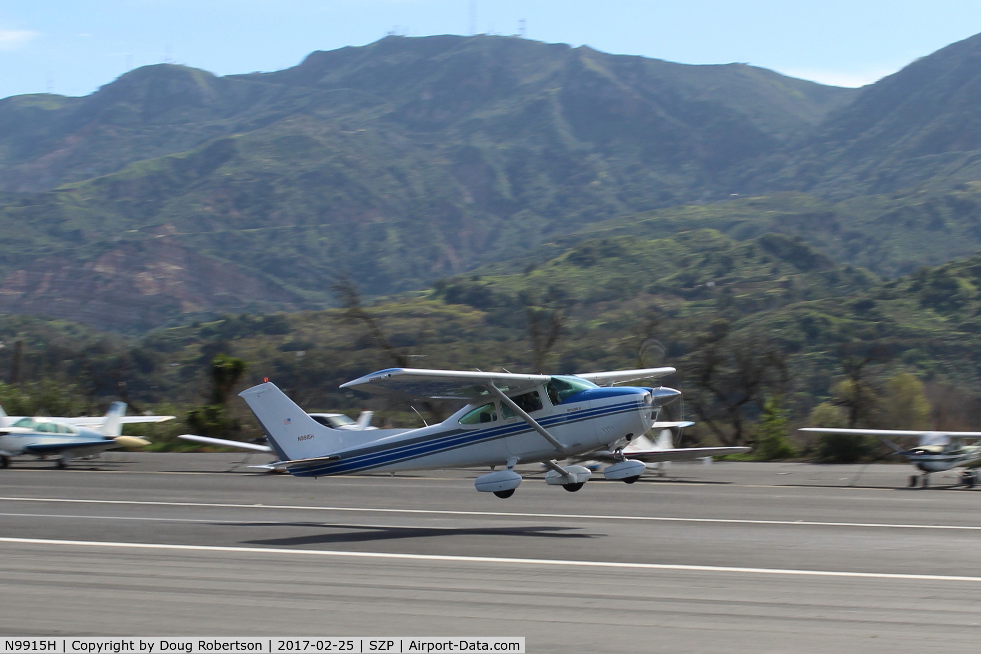 N9915H, 1981 Cessna 182R Skylane C/N 18268109, 1981 Cessna 182R SKYLANE, Continental 0-470-U 230 Hp, takeoff climb Rwy 22