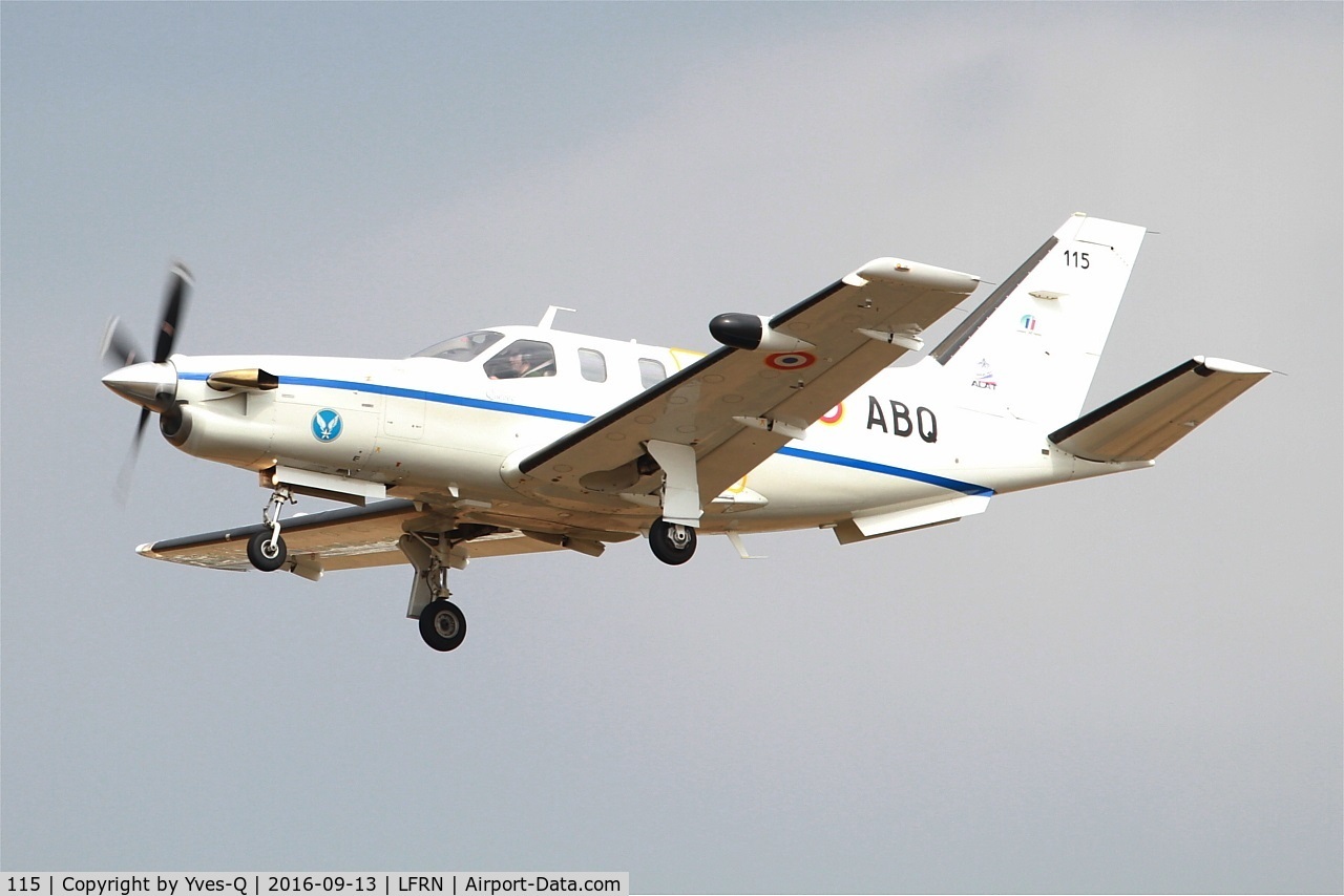 115, Socata TBM-700 C/N 115, Socata TBM-700, Take off rwy 28, Rennes-St Jacques airport (LFRN-RNS)