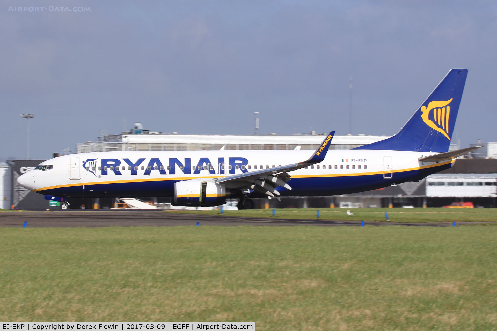 EI-EKP, 2010 Boeing 737-8AS C/N 35028, 737-8AS, Ryanair call sign Ryanair 4761, previously n1786B, landing on runway 30 out of Tenerife Sur.