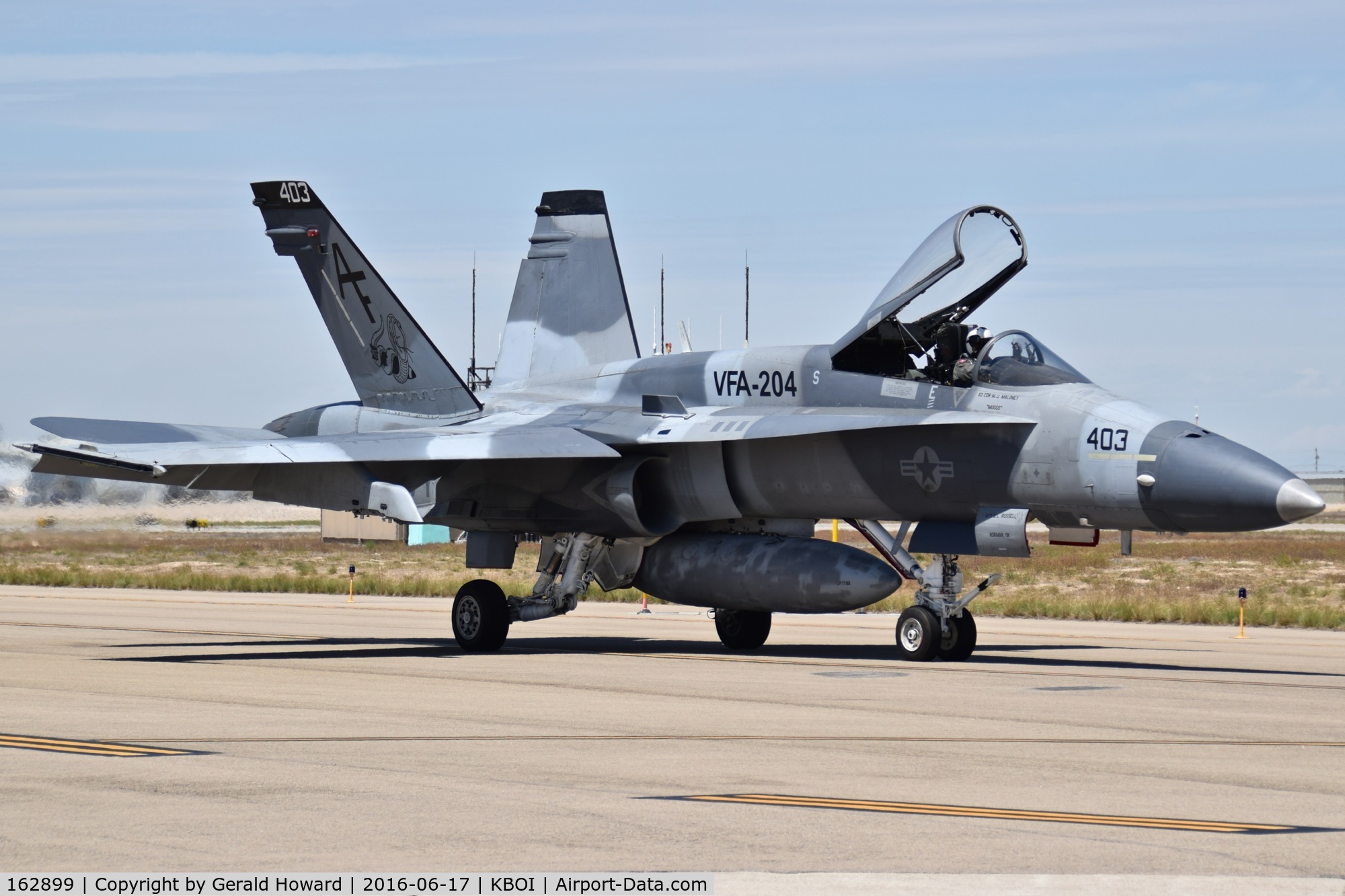 162899, McDonnell Douglas F/A-18C Hornet C/N 0452, Taxiing off the south GA ramp.  VFA-204 