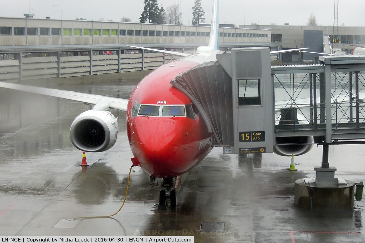 LN-NGE, 2012 Boeing 737-8JP C/N 39050, rain, rain, rain
