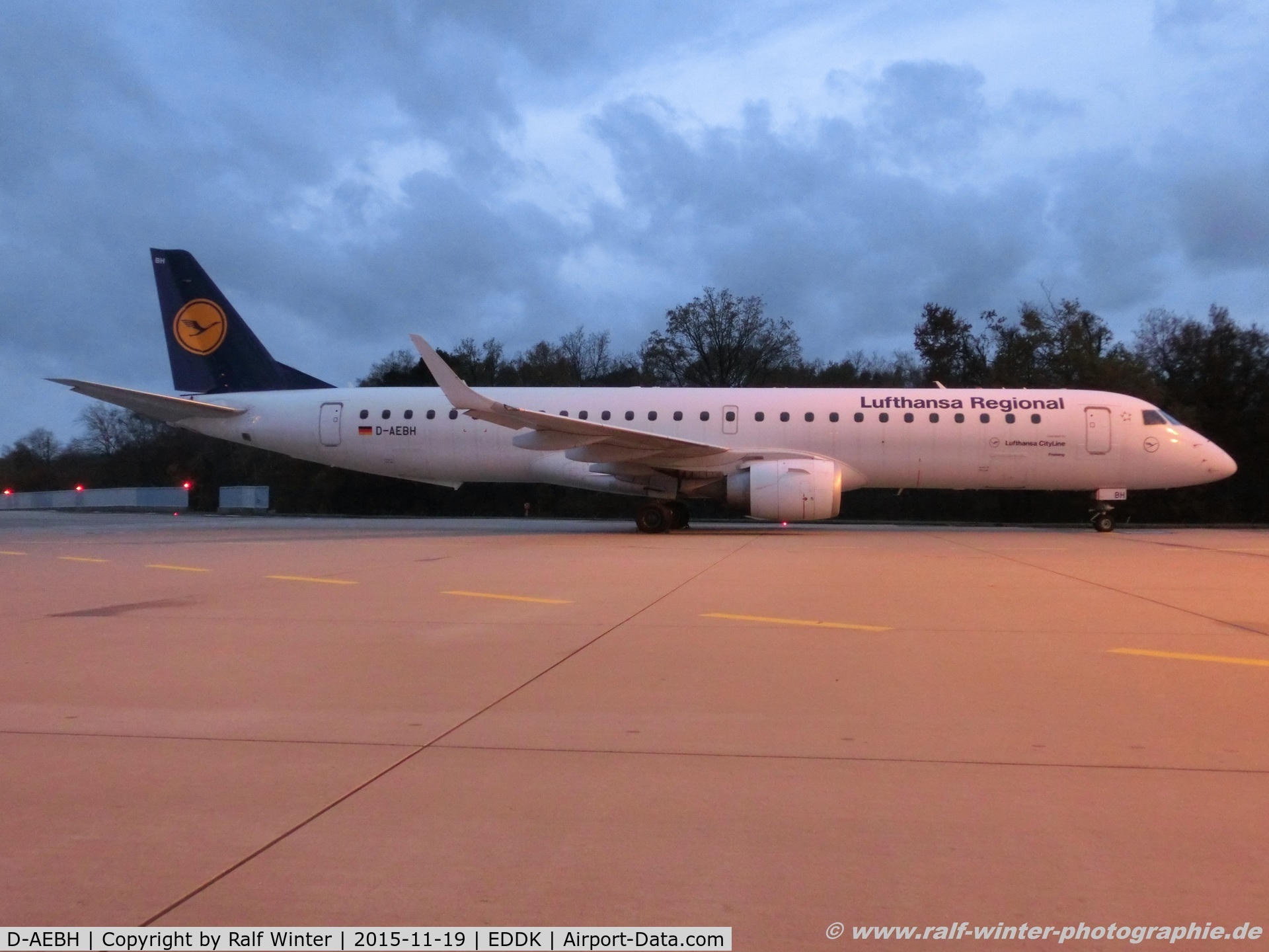 D-AEBH, 2011 Embraer 195LR (ERJ-190-200LR) C/N 19000447, Embraer ERJ-135LR 190-200LR - CL CLH Lufthansa Cityline 'Freising' - 19000447 - D-AEBH - 19.11.2015 - CGN