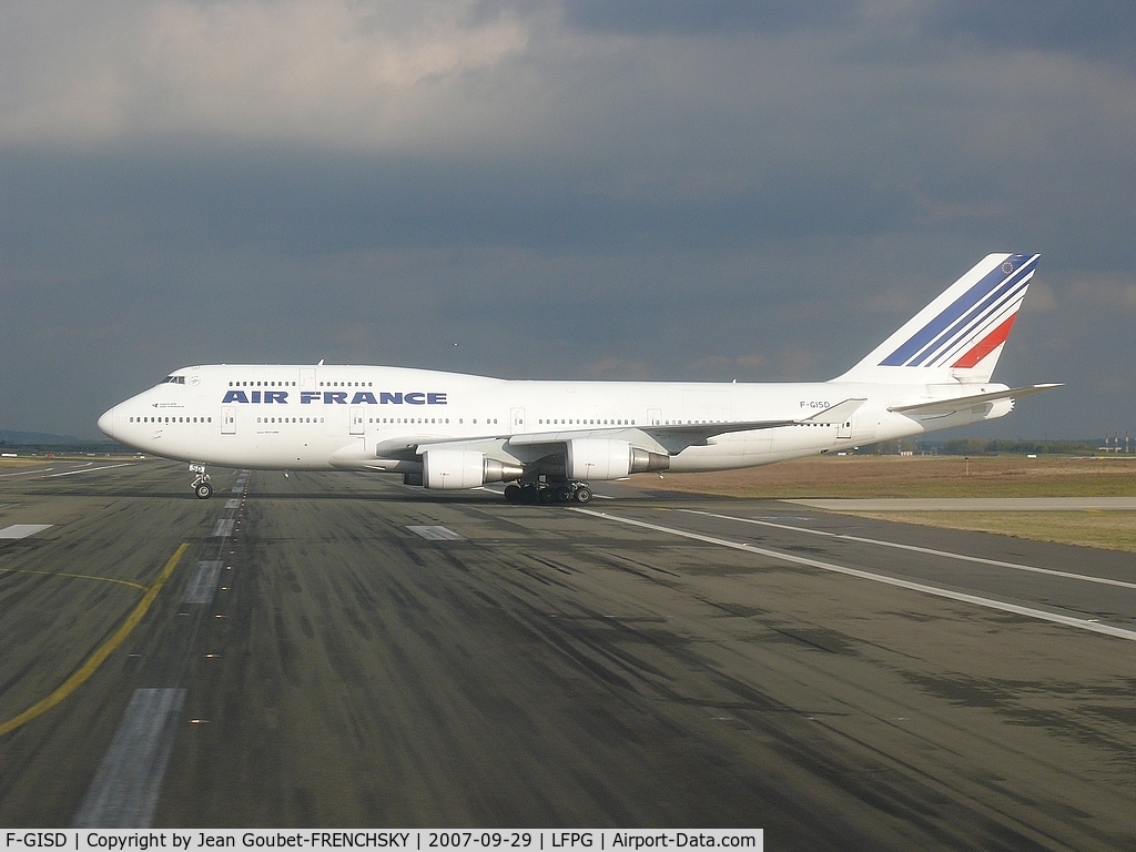 F-GISD, 1992 Boeing 747-428M C/N 25628, AF cross the runway