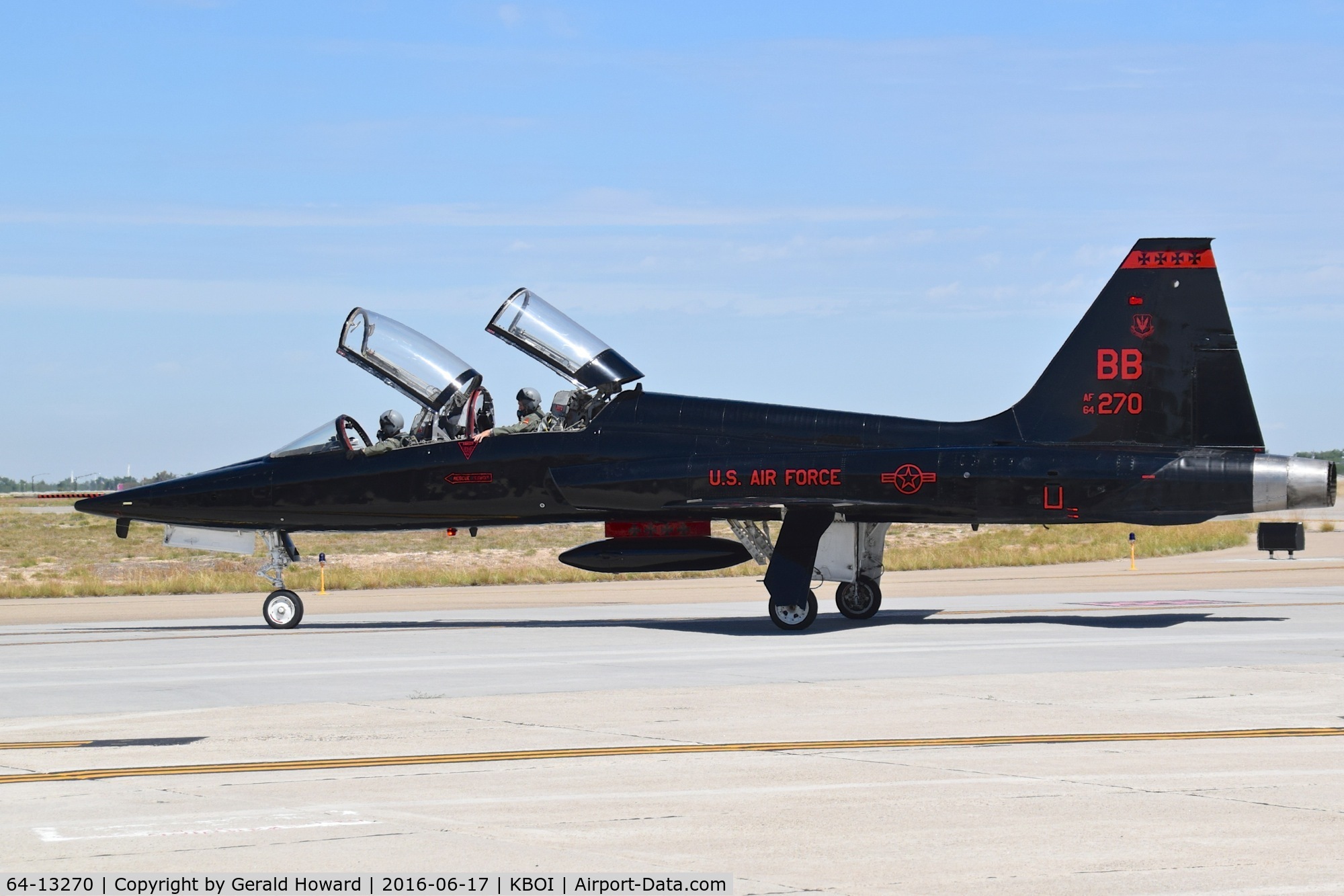64-13270, 1964 Northrop T-38A Talon C/N N.5699, Taxiing off Bravo to the south GA ramp. 9th Recon Wing, Beale AFB, CA.
