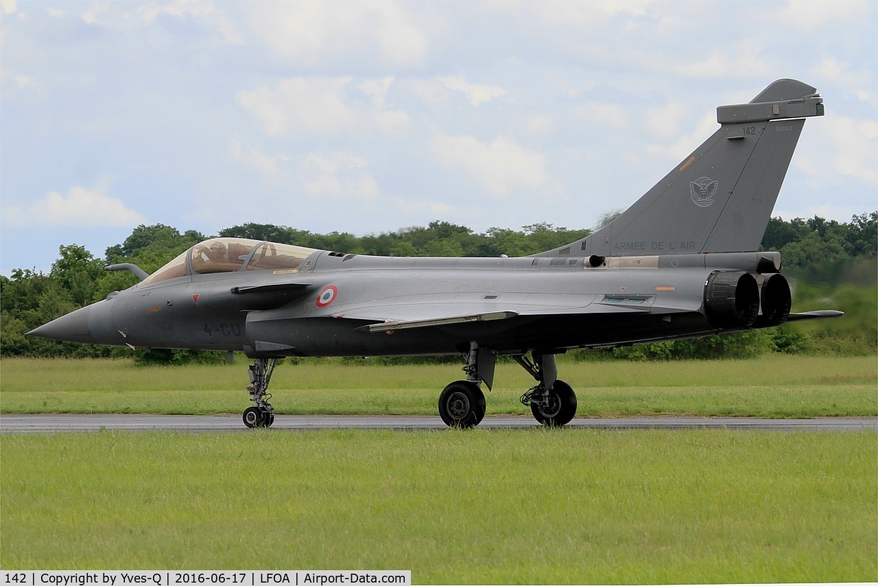 142, 2013 Dassault Rafale C C/N 142, Dassault Rafale C, Taxiing to holding point rwy 24, Avord Air Base 702 (LFOA) Open day 2016
