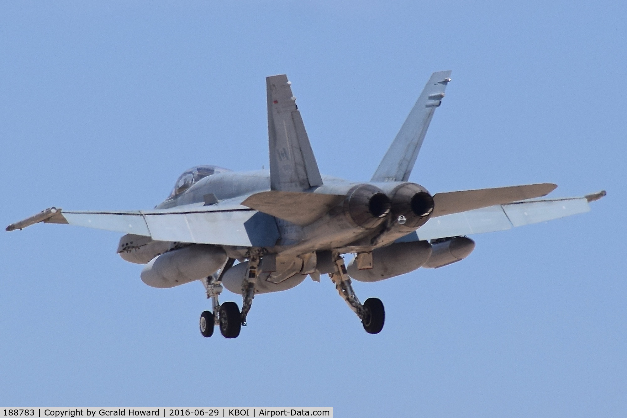 188783, 1987 McDonnell Douglas CF-188A Hornet C/N 0567/A474, On final for RWY 28L.  No. 433 Tactical Fighter Sq., “Porcupine”, 3 Wing, CFB Bagotville, Quebec, Canada.