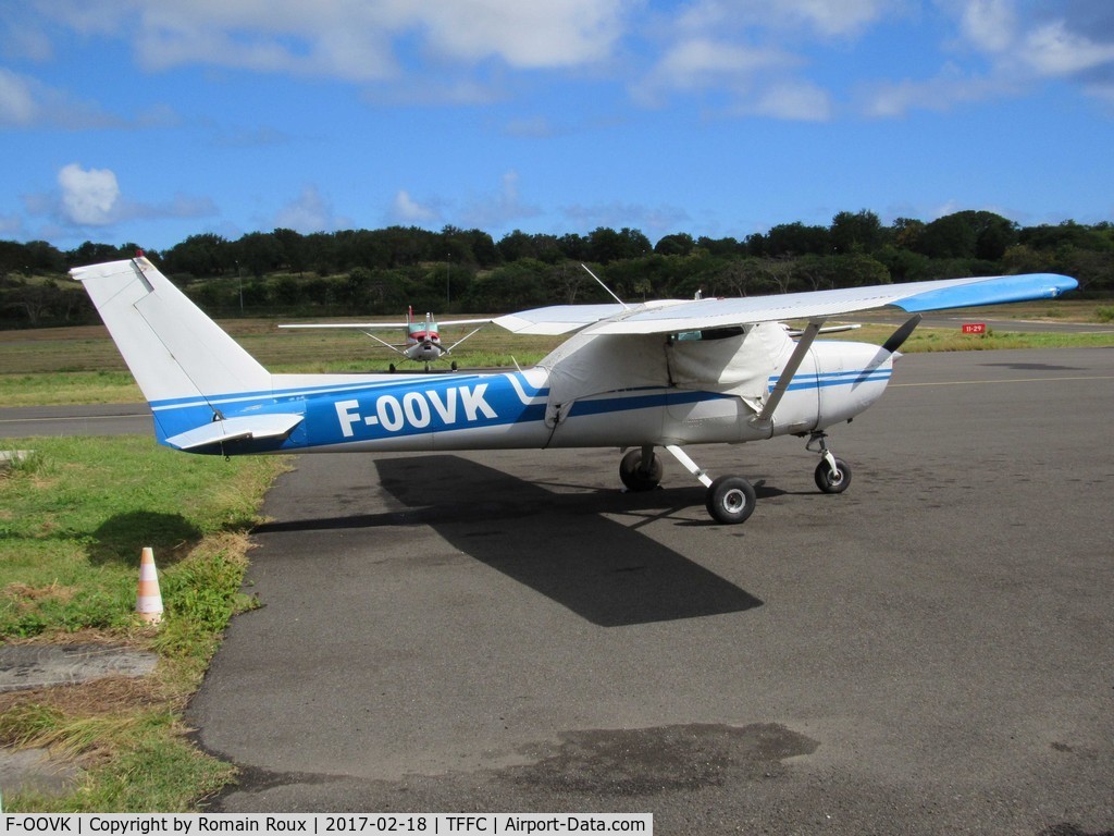F-OOVK, 1977 Cessna 150M C/N 150-77310, Parked