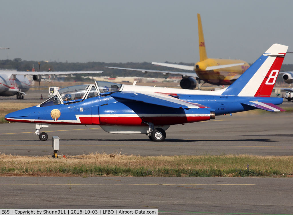 E85, Dassault-Dornier Alpha Jet E C/N E85, Taxiing for departure... Coded as '8'