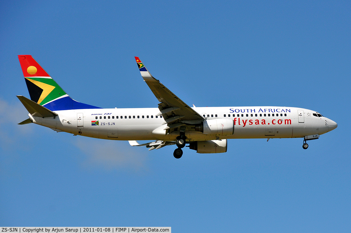 ZS-SJN, 2001 Boeing 737-85F C/N 30569, Approaching Rwy 14 at Plaisance.