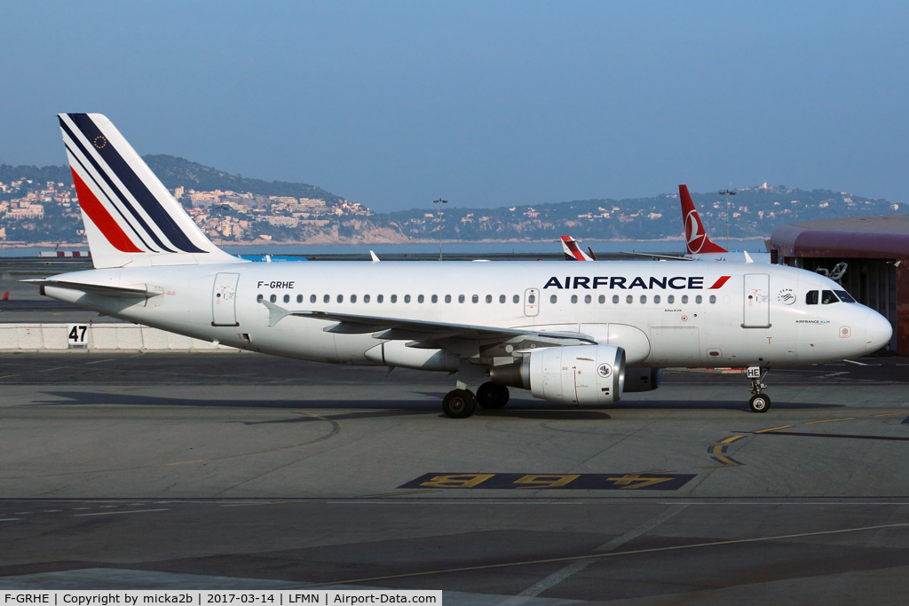 F-GRHE, 1999 Airbus A319-111 C/N 1020, Taxiing. Scrapped in February 2022.