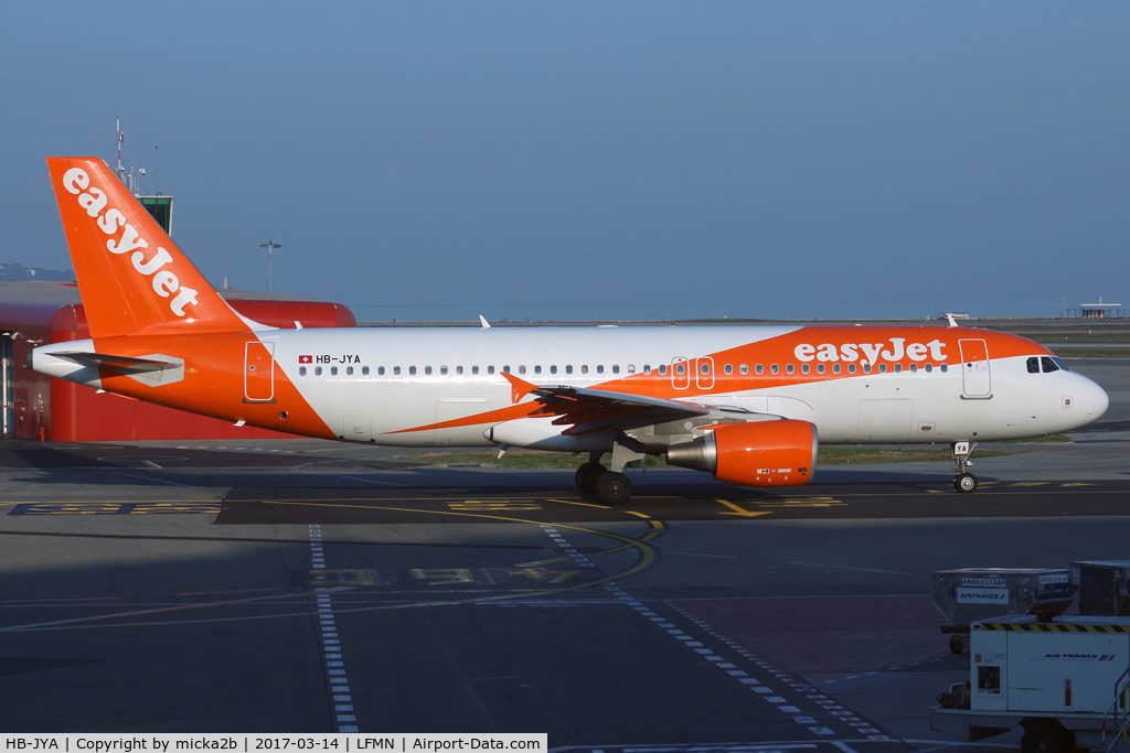 HB-JYA, 2010 Airbus A320-214 C/N 4250, Taxiing