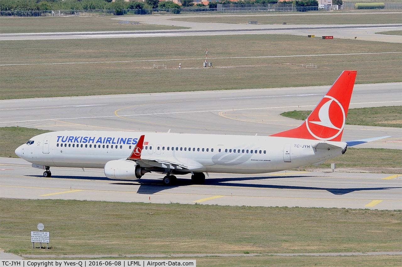 TC-JYH, 2012 Boeing 737-9F2/ER C/N 40984, Boeing 737-9F2(ER), Holding point rwy 31R, Marseille-Provence Airport (LFML-MRS)