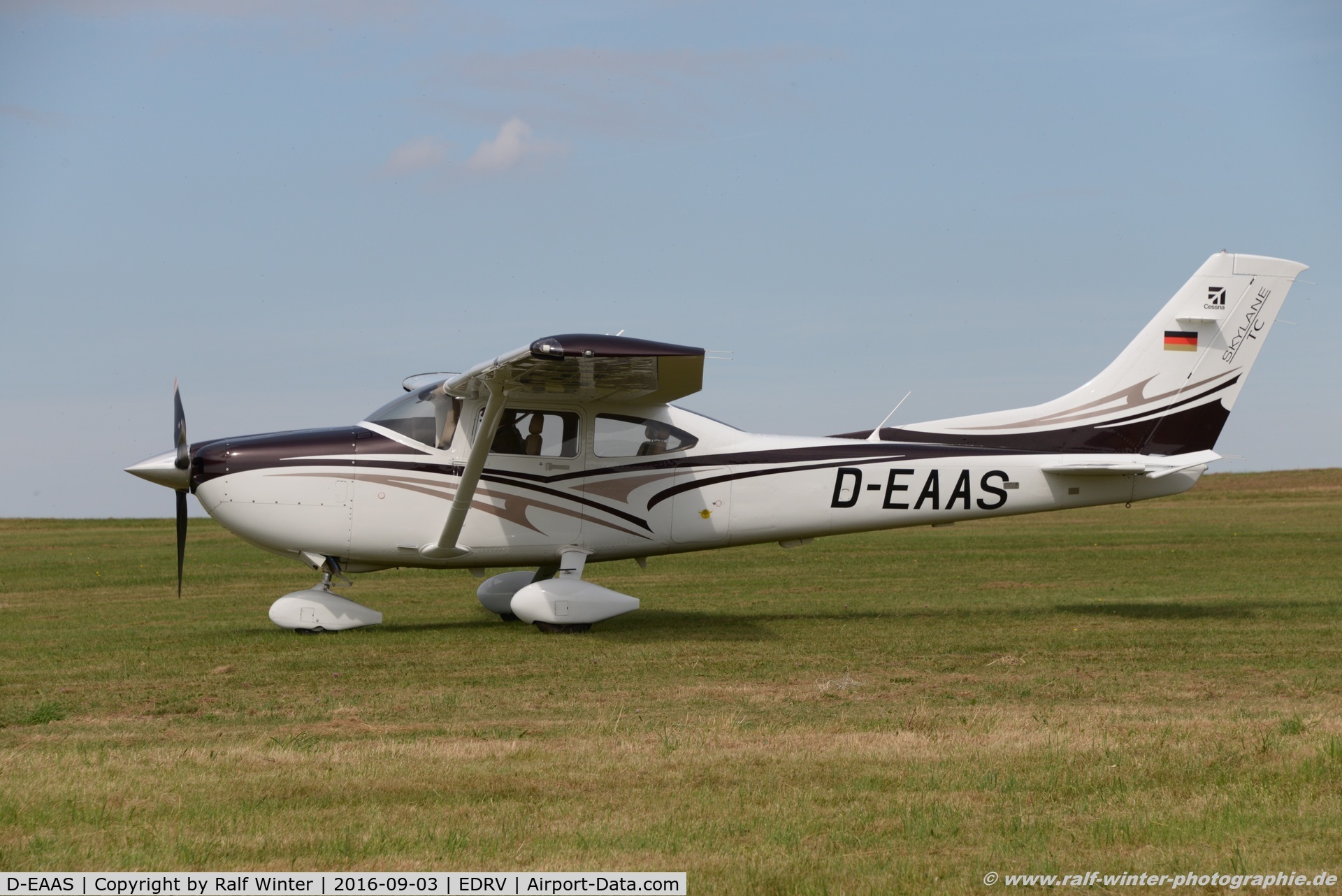 D-EAAS, Cessna 182R Turbo Skylane Skylane C/N T18209100, Cessna T182R Turbo Skylane - Private - T18209100 - D-EAAS - 03.09.2016 - EDRV