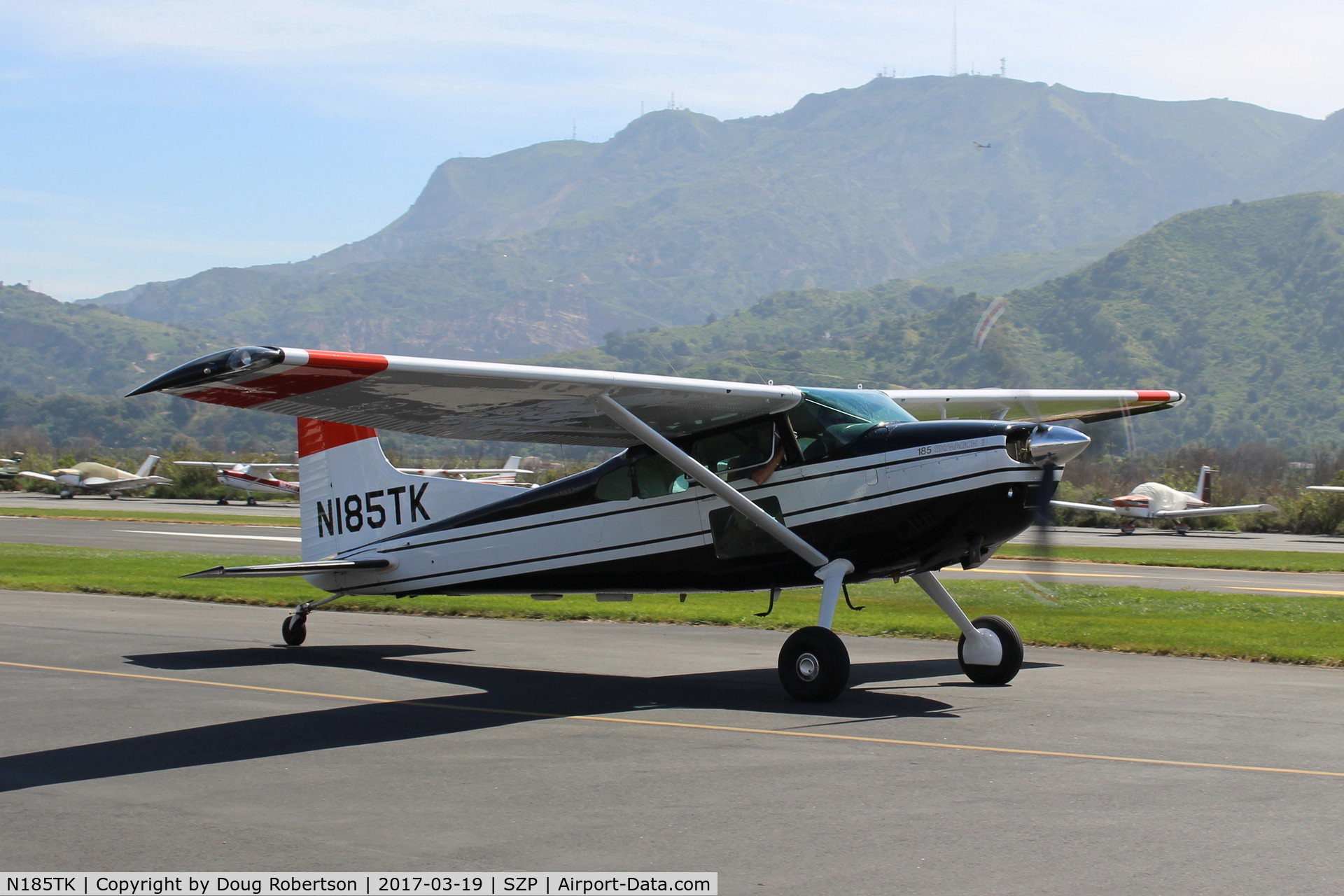 N185TK, 1981 Cessna A185F Skywagon 185 C/N 18504366, 1981 Cessna A185F SKYWAGON II, Continental IO-520D 300 Hp, taxi to hangar