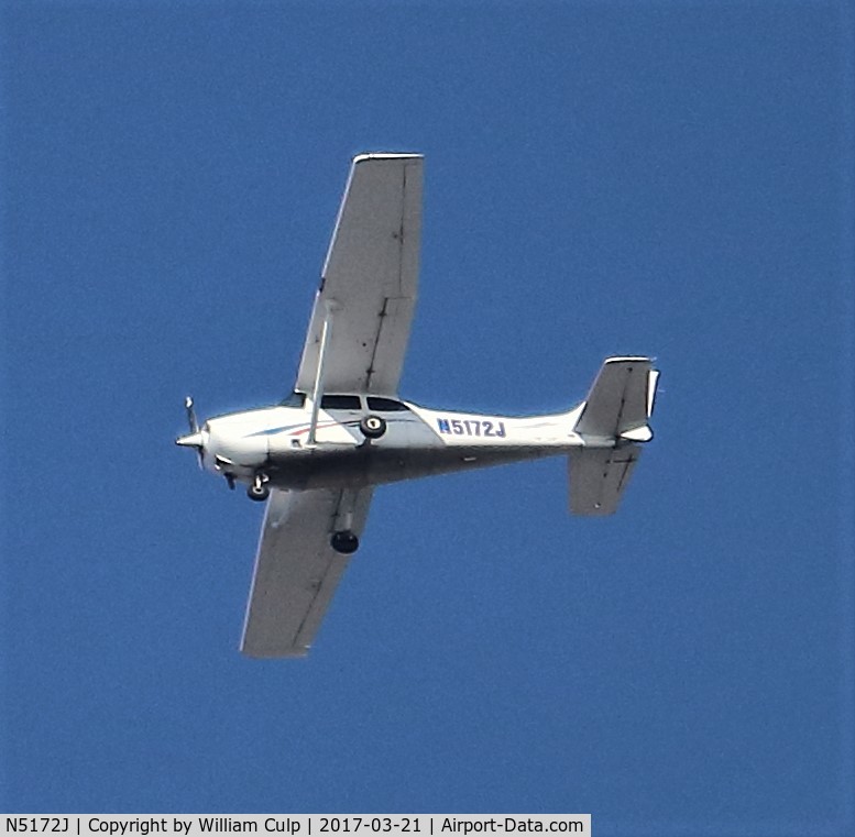 N5172J, 2002 Cessna 172R C/N 17281095, Seen the plane flying over Peace Valley Park, Bucks County Pa.