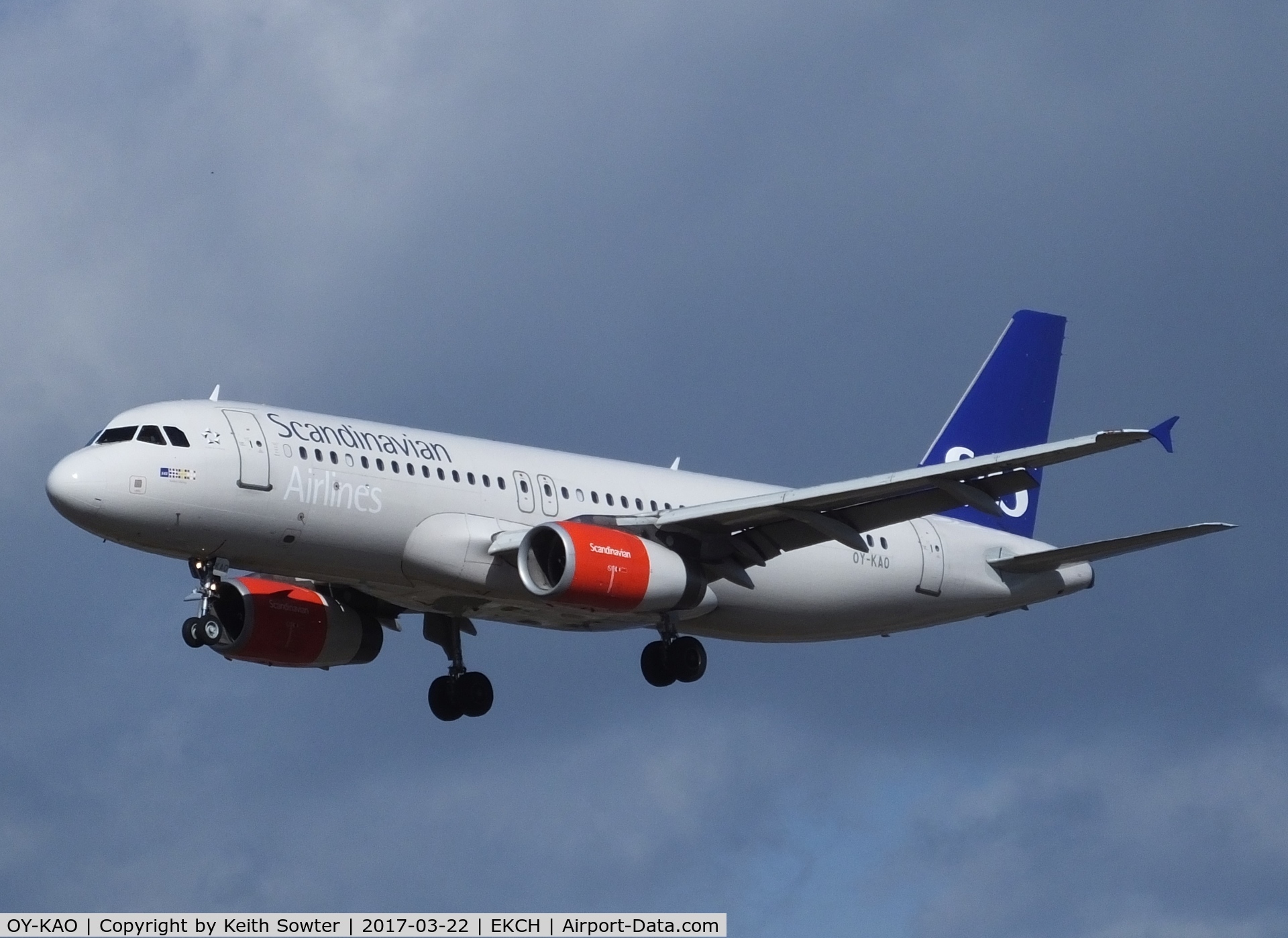 OY-KAO, 2006 Airbus A320-232 C/N 2990, Short finals to land at Copenhagen