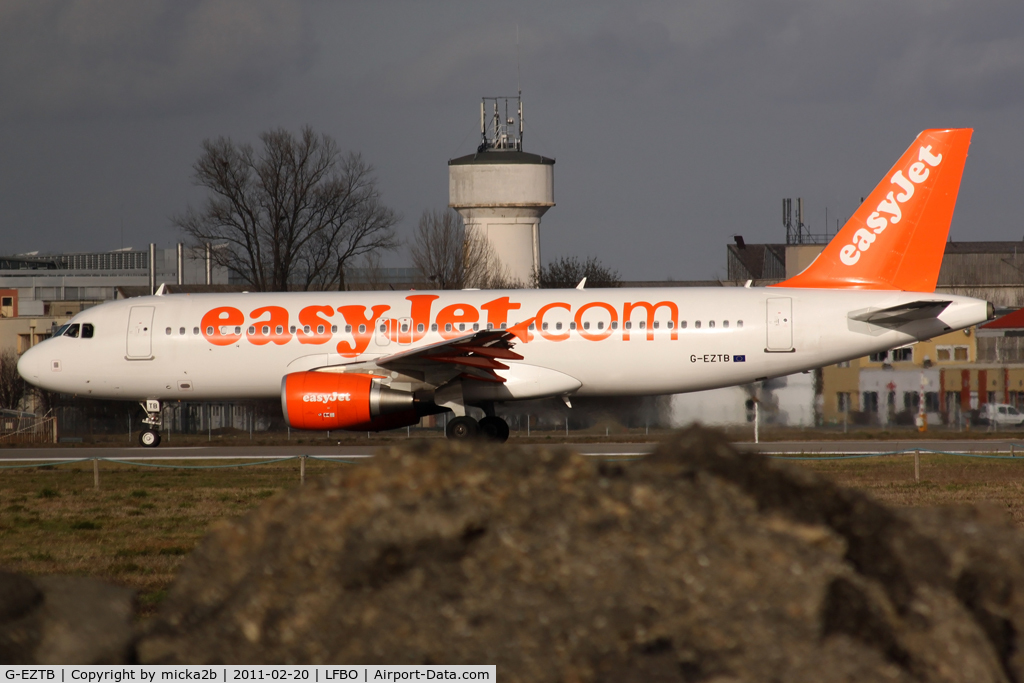 G-EZTB, 2009 Airbus A320-214 C/N 3843, Taxiing