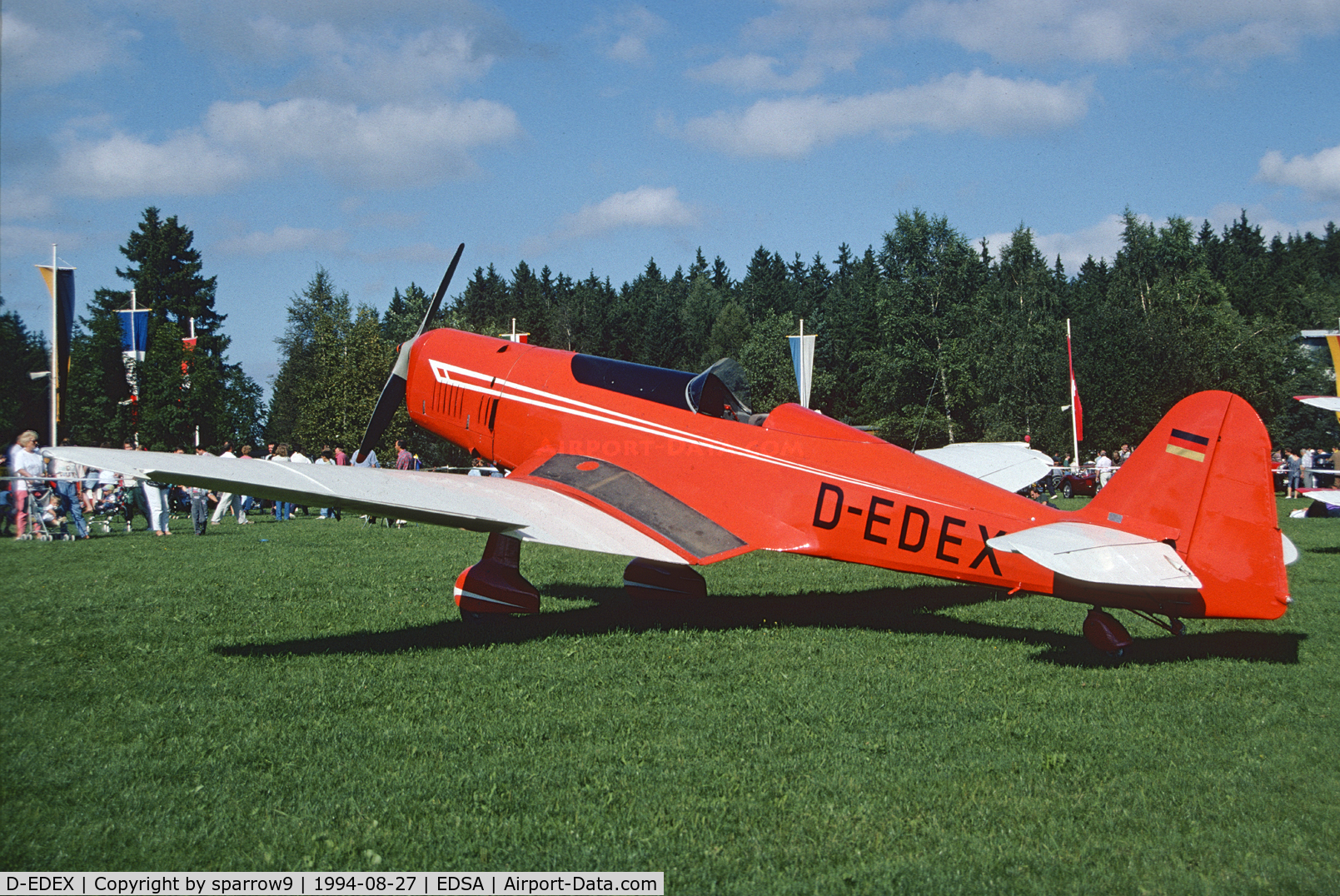 D-EDEX, 1940 Klemm Kl-35 Spezial C/N 1916, It looked the same many years earlier.
Old-timer-meet Albstadt-Degerfeld.
Scanned from slide.