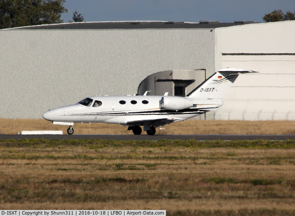 D-ISXT, 2013 Cessna 510 Citation Mustang Citation Mustang C/N 510-0446, Ready for take off from rwy 32R