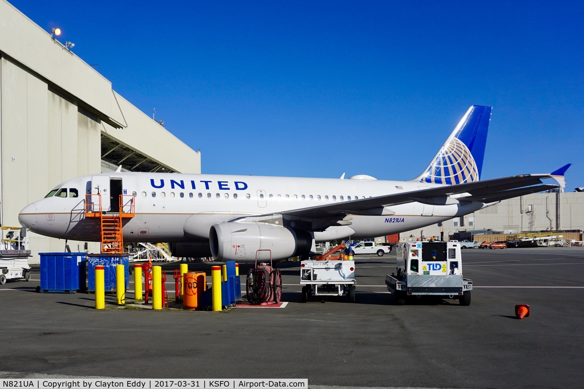 N821UA, 1998 Airbus A319-131 C/N 944, SFO 2017